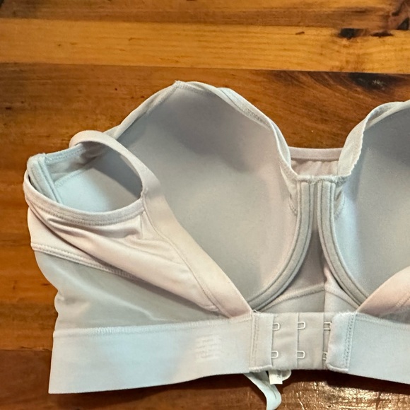 Natori Sports Bra. Size 36DD. Cream & Gray. Great condition. - Picture 2 of 4